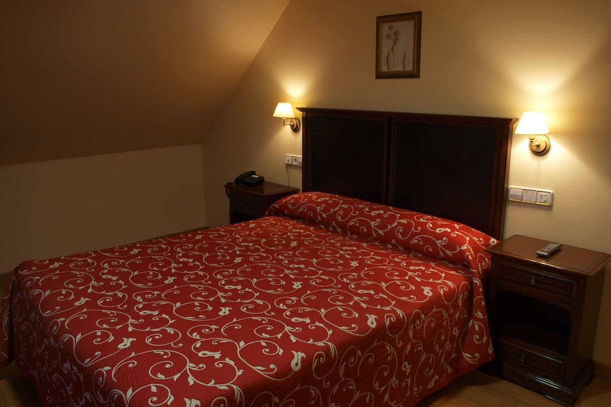 in-room safe, desk, soundproofing, iron/ironing board