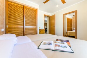 1 bedroom, in-room safe, bed sheets - Apartamentos Blancala (Ciutadella de Menorca)