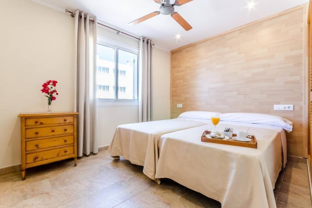 1 habitación, caja de seguridad en la habitación y ropa de cama 