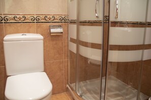 Hair dryer, bidet, towels, soap - Alda Estación Oviedo (Oviedo)