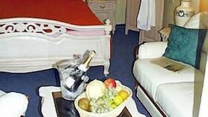 Minibar, una cassaforte in camera, ferro/asse da stiro