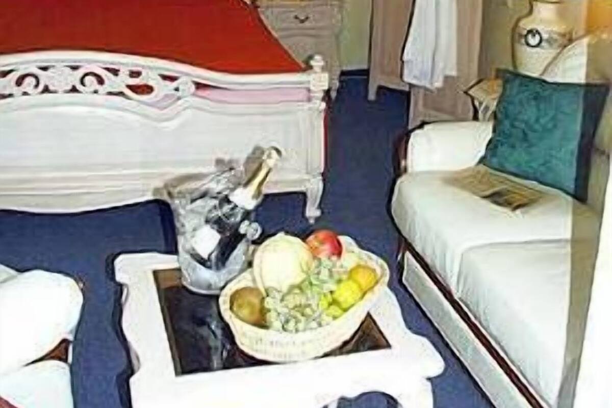 Deluxe Suite