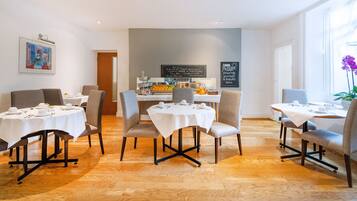 Free daily cooked-to-order breakfast