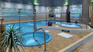 Indendørs pool