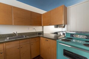 Rom – standard, 1 soverom, kjøkken (Queen Bed) | Eget kjøkken | Kjøleskap