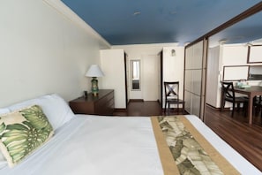 Apartment, 1 Bedroom (with 1 Queen Bed and Sofa Bed) | 1 bedroom, iron/ironing board, free WiFi, bed sheets