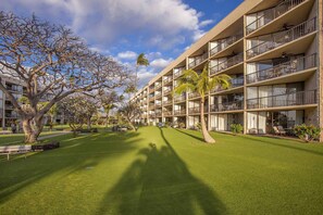 Courtyard - Maui Sunset - Maui Condo & Home (Kihei)