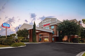 A Fairfield Inn & Suites Marriott hotel with a modern design, featuring a prominent entrance and well-maintained landscaping. - Fairfield Inn & Suites by Marriott San Angelo (San Angelo)