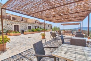 Outdoor dining - Can Calco (Selva)
