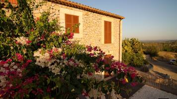 تفاصيل الفندق من الخارج