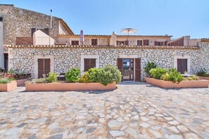 Exterior - Can Calco (Selva)
