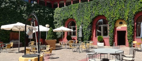 Daily buffet breakfast (EUR 5.50 per person)