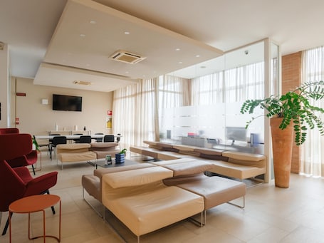 Interior. B&B HOTEL Remilia