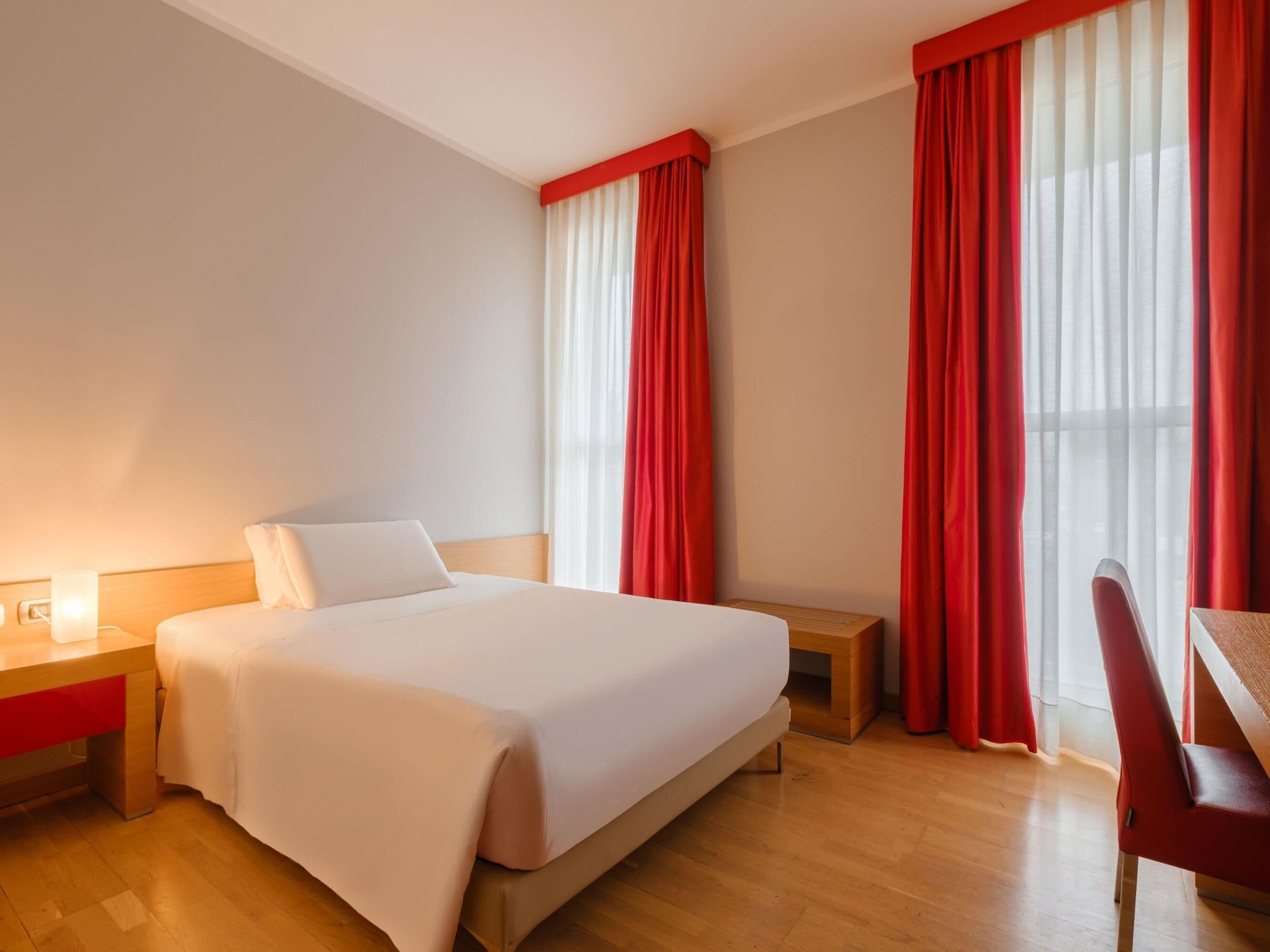 Chambre simple supérieure | Minibar, coffre-fort, bureau, système d’insonorisation