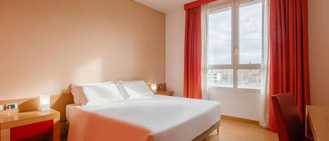 Superior-Doppelzimmer | Minibar, Zimmersafe, Schreibtisch, schallisolierte Zimmer