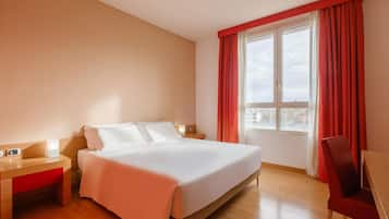 Minibar, coffres-forts dans les chambres, bureau, chambres insonorisées