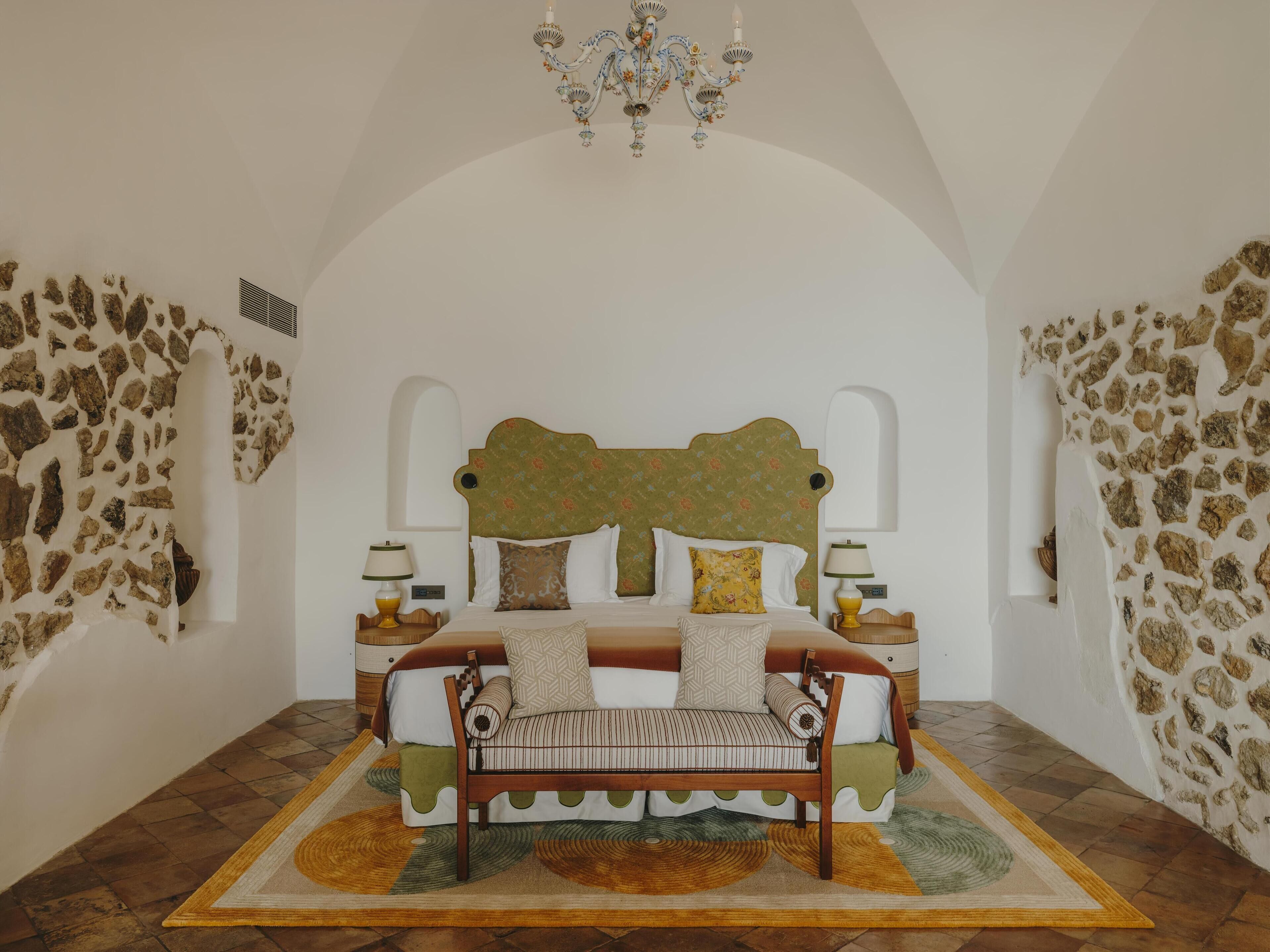 Suite (Divina) | Premium bedding, down duvets, minibar, in-room safe