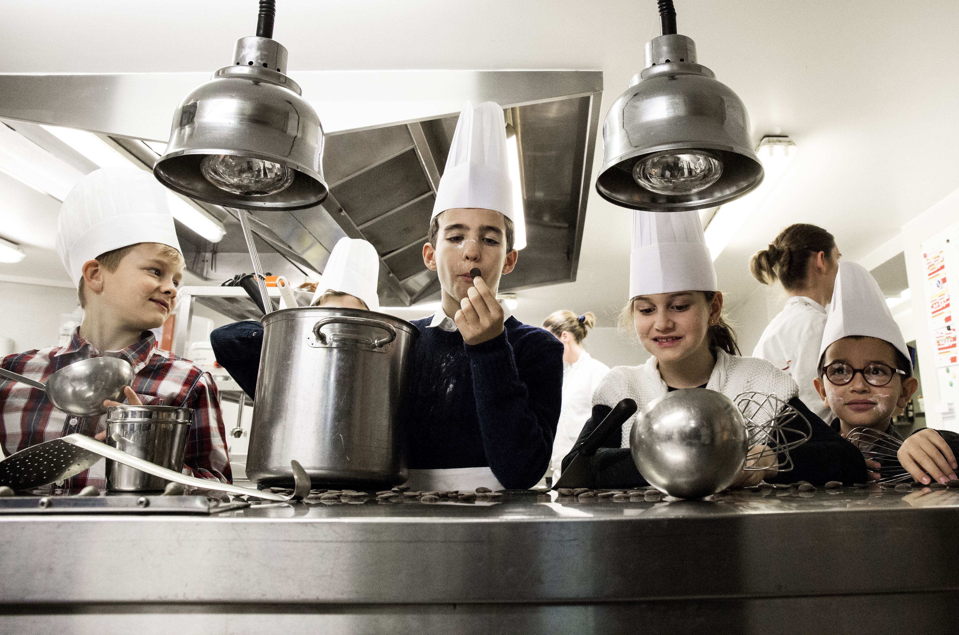 2 restaurants, lunch served, french cuisine
