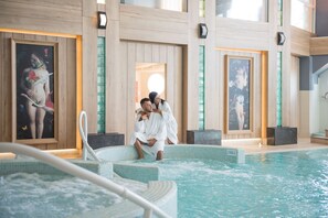 Couples treatment rooms, body treatments, hydrotherapy