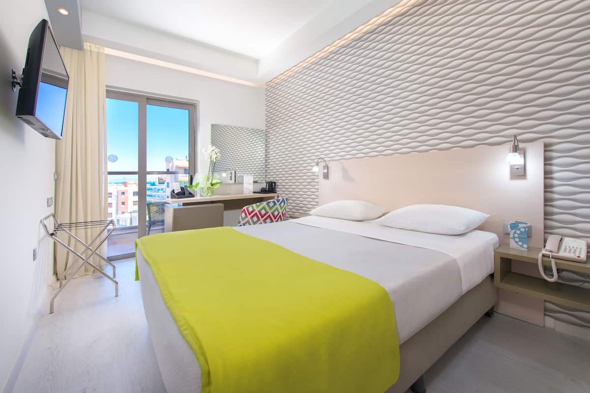Standard Room, Partial Sea View