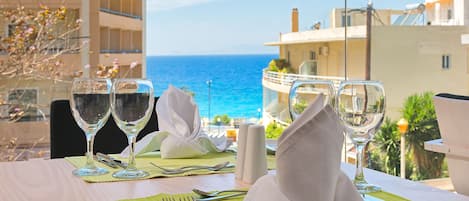 Breakfast, lunch, dinner served; international cuisine