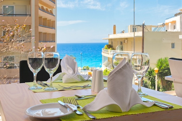 Breakfast, lunch, dinner served; international cuisine