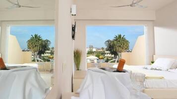 Bàn, bàn ủi/dụng cụ ủi quần áo, nôi (giường cho trẻ sơ sinh) miễn phí