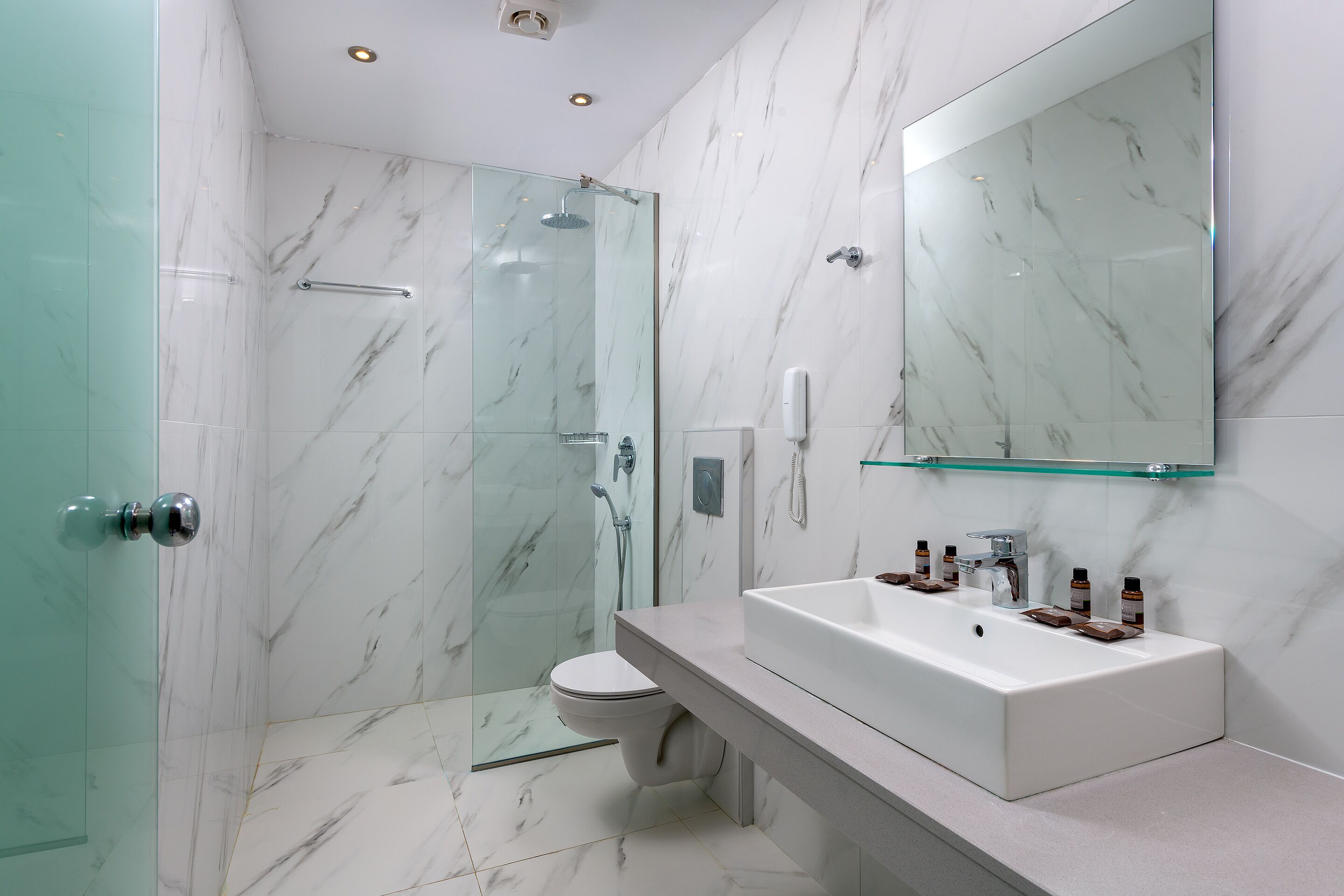 superior double or twin room | bathroom | shower, free toiletries, hair dryer, towels