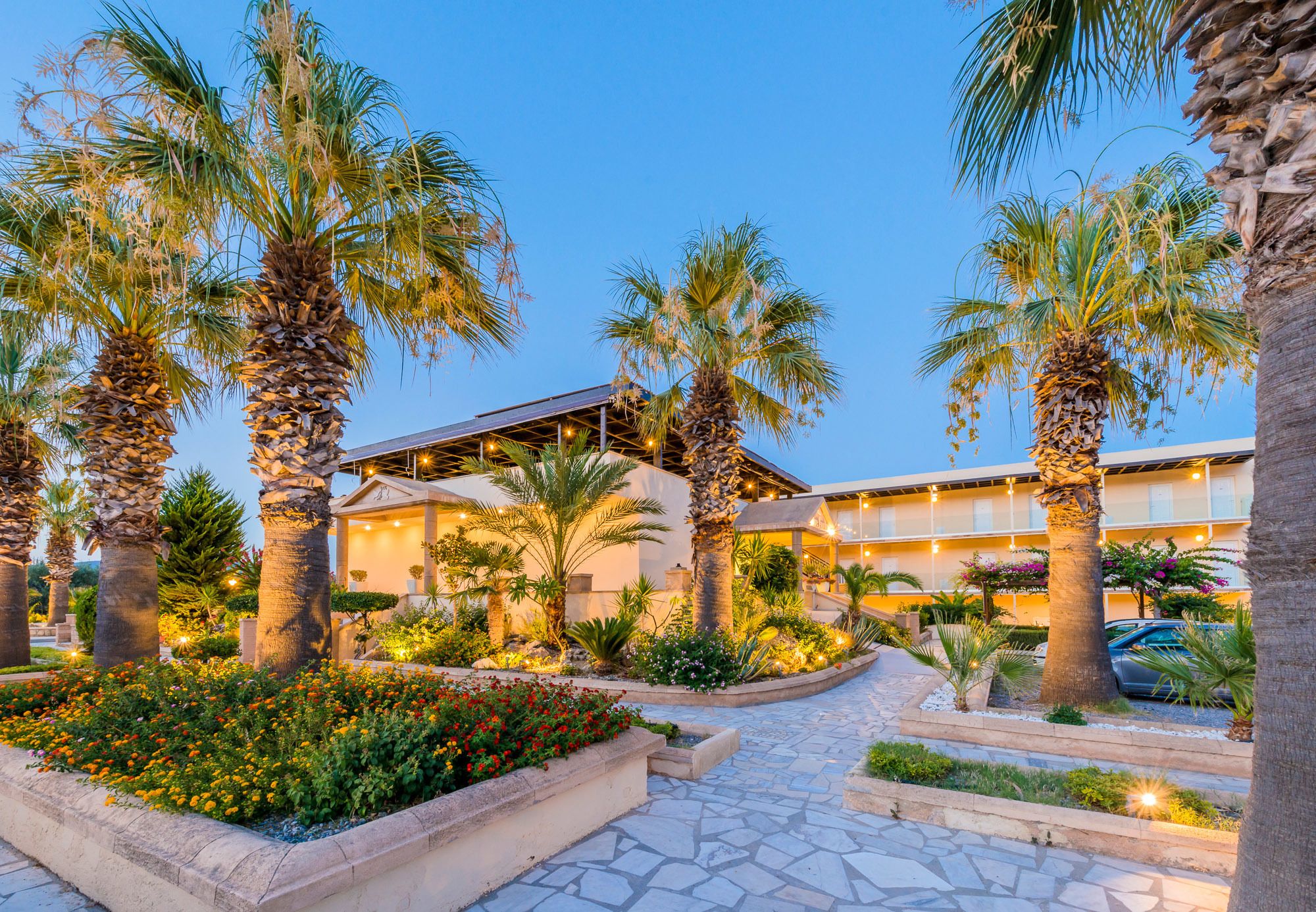 Mặt tiền nơi lưu trú - ban đêm