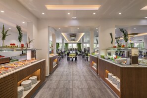 Breakfast, lunch, dinner served; international cuisine - Olive Garden Hotel (Rhodes)