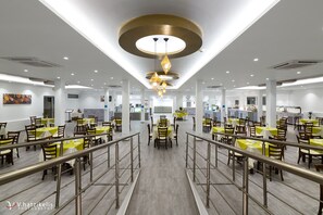 Breakfast, lunch and dinner served - Olive Garden Hotel (Rhodes)