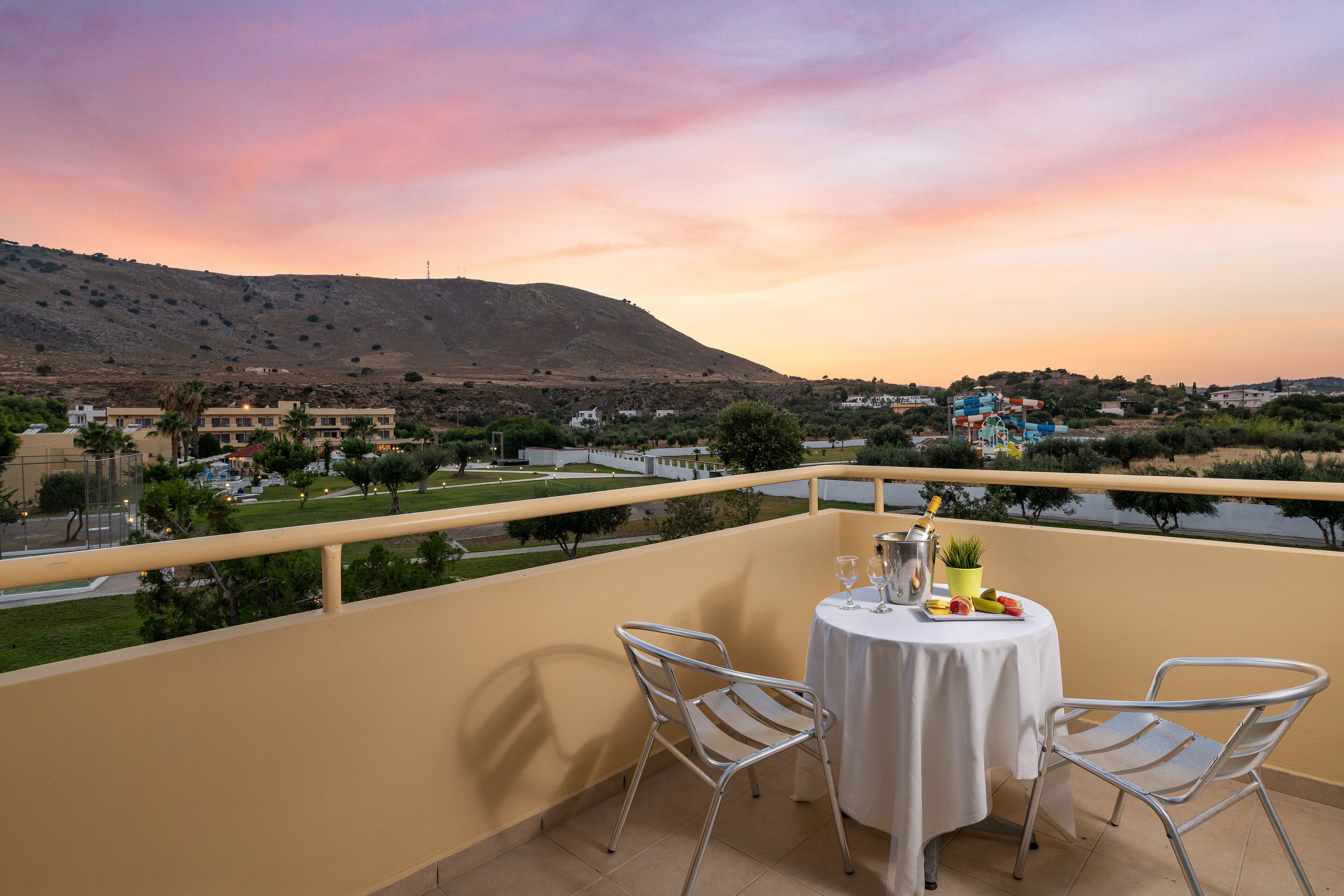 family room | 1 bedroom, desk, iron/ironing board, free cots/infant beds