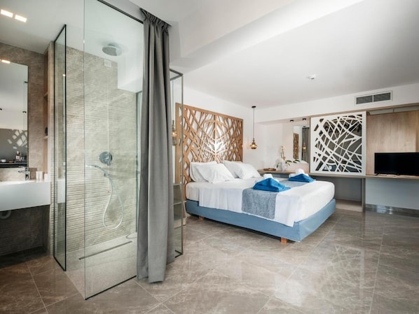 Zimmersafe, kostenlose Babybetten, kostenloses WLAN, Bettwäsche