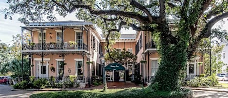 Fachada da propriedade