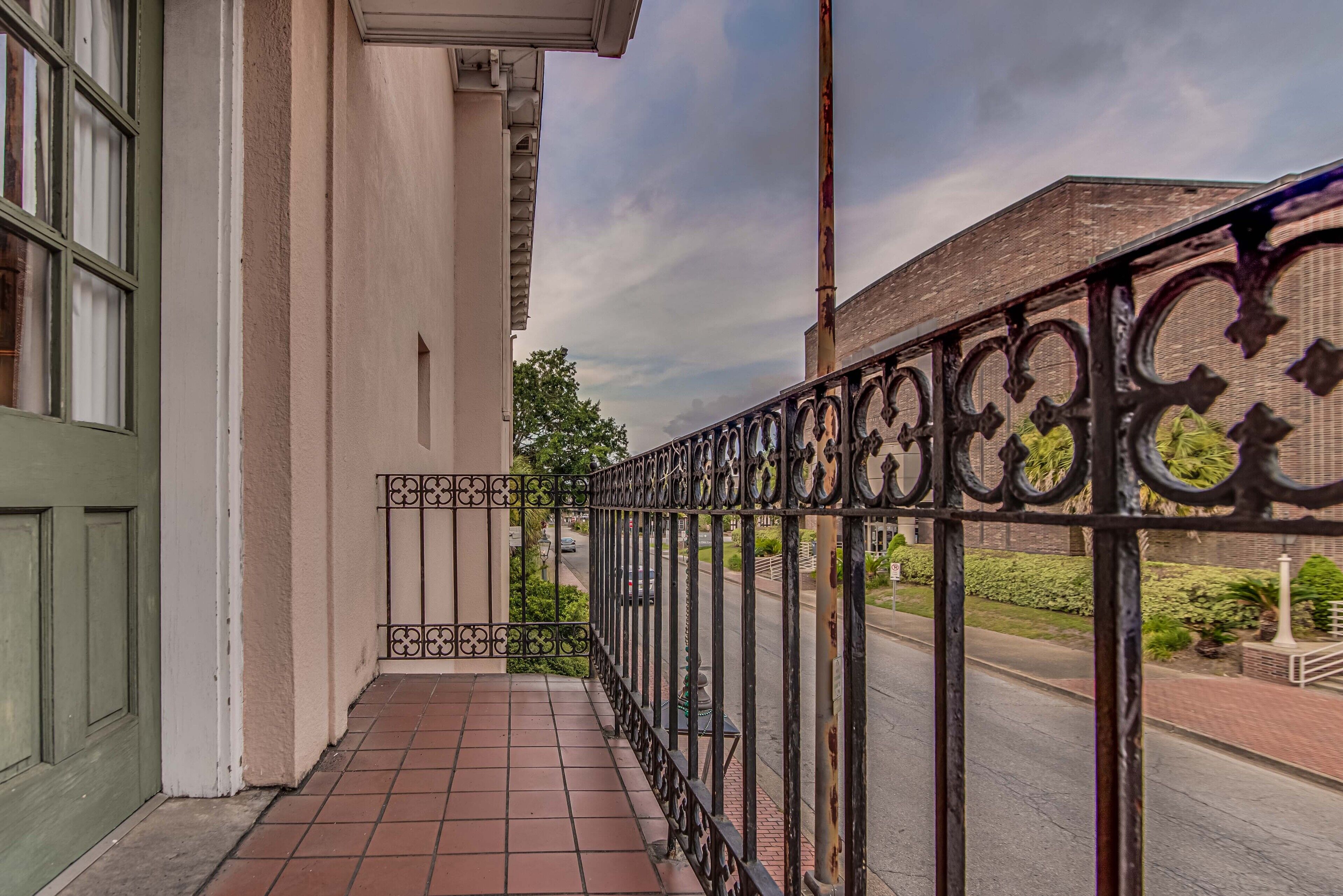 1 queen bed, courtyard w/ balcony | balcony view