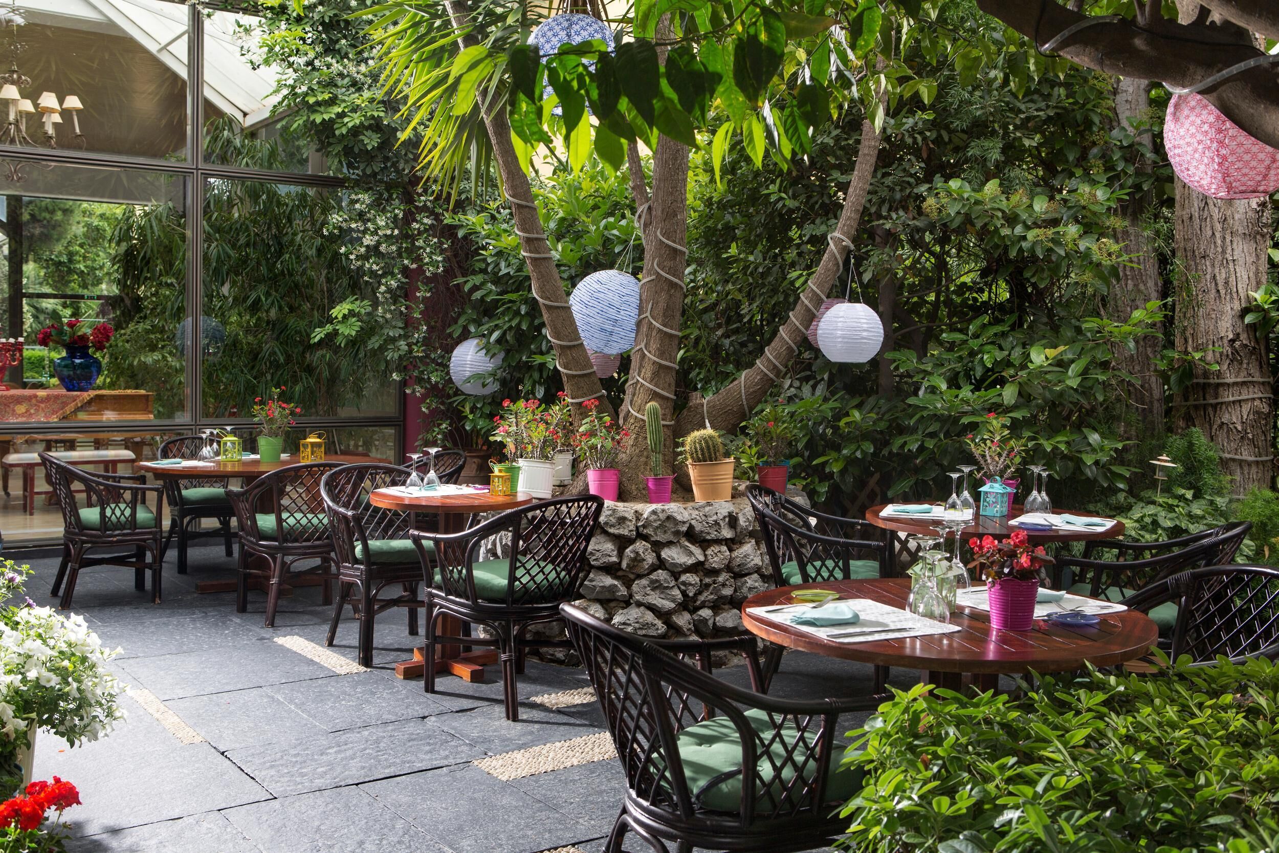Tempat makan outdoor