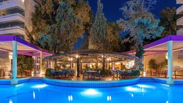 4 restaurants, spécialités Cuisine méditerranéenne