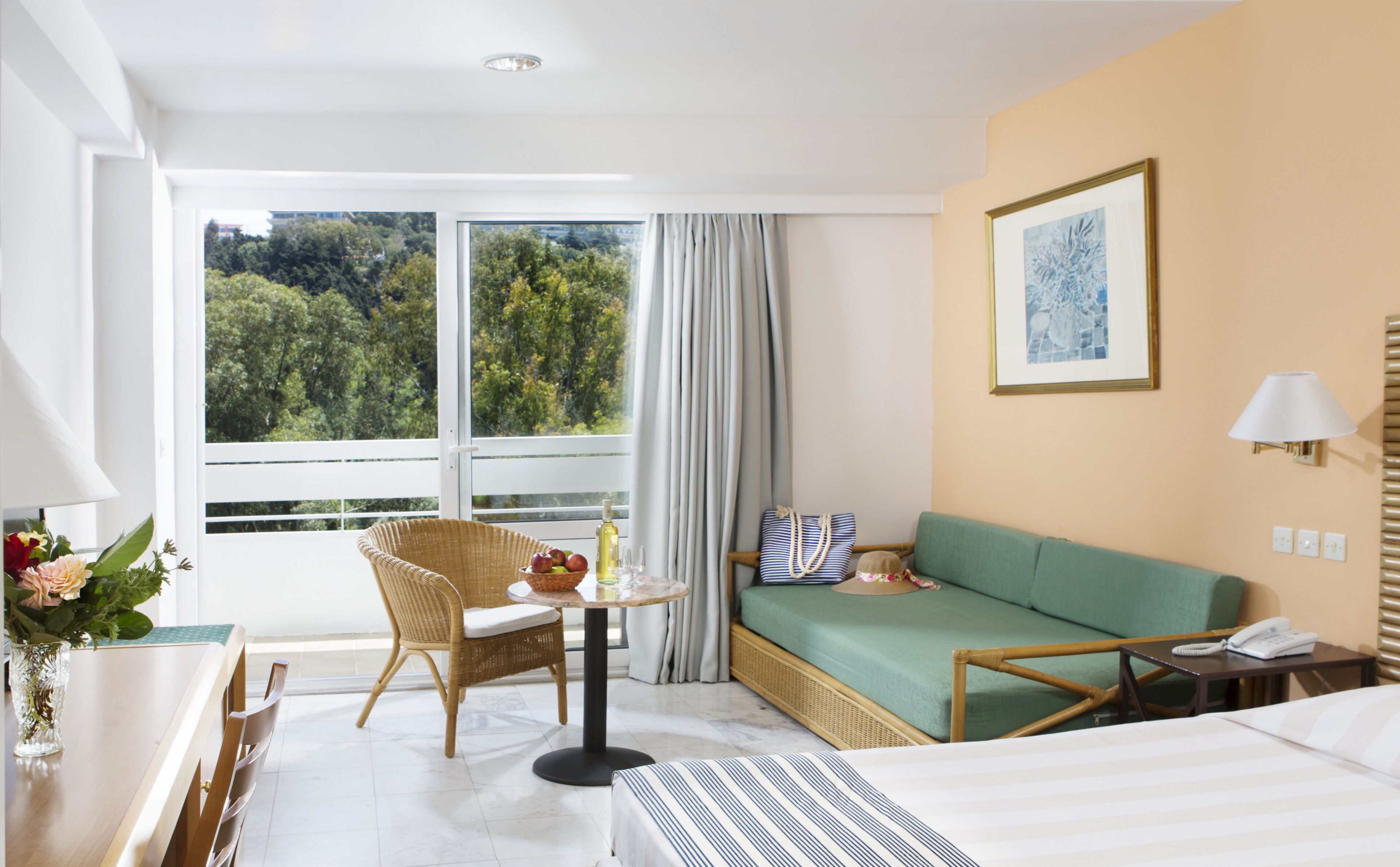 1 bedroom, egyptian cotton sheets, premium bedding, select comfort beds