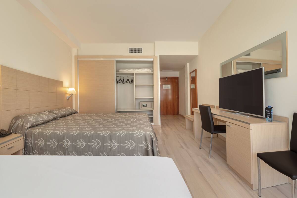 1 bedroom, minibar, in-room safe, desk