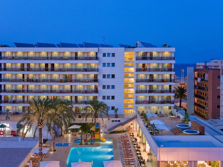 Overnatningsstedets facade – aften/nat