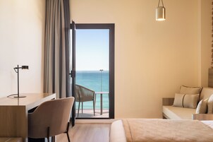 Caja de seguridad en la habitación, escritorio y cortinas blackout 