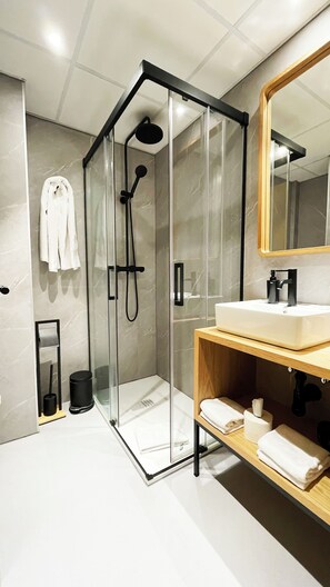 Shower, hair dryer, soap, shampoo - Hotel Eden Palma Playa (Palma de Mallorca)