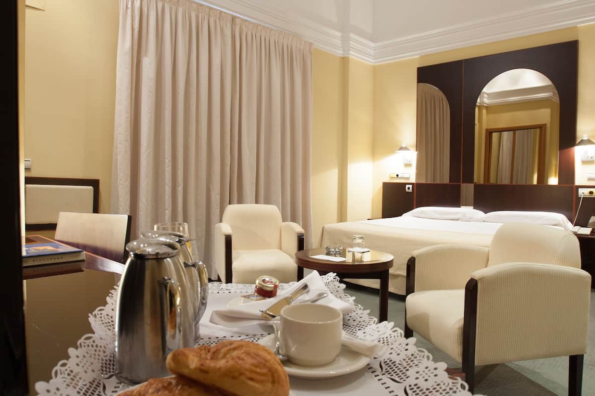 1 bedroom, in-room safe, desk, soundproofing