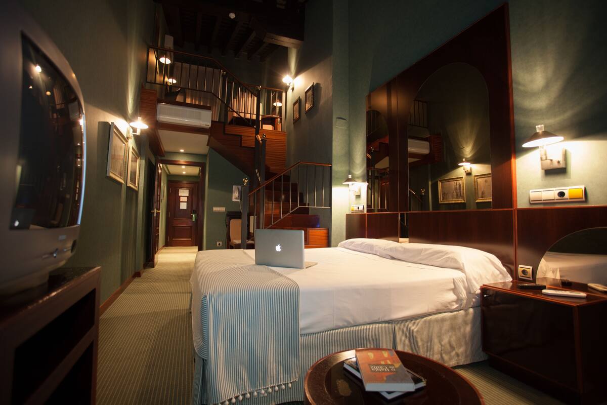 1 bedroom, in-room safe, desk, soundproofing