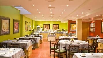 Daily buffet breakfast (EUR 14 per person)