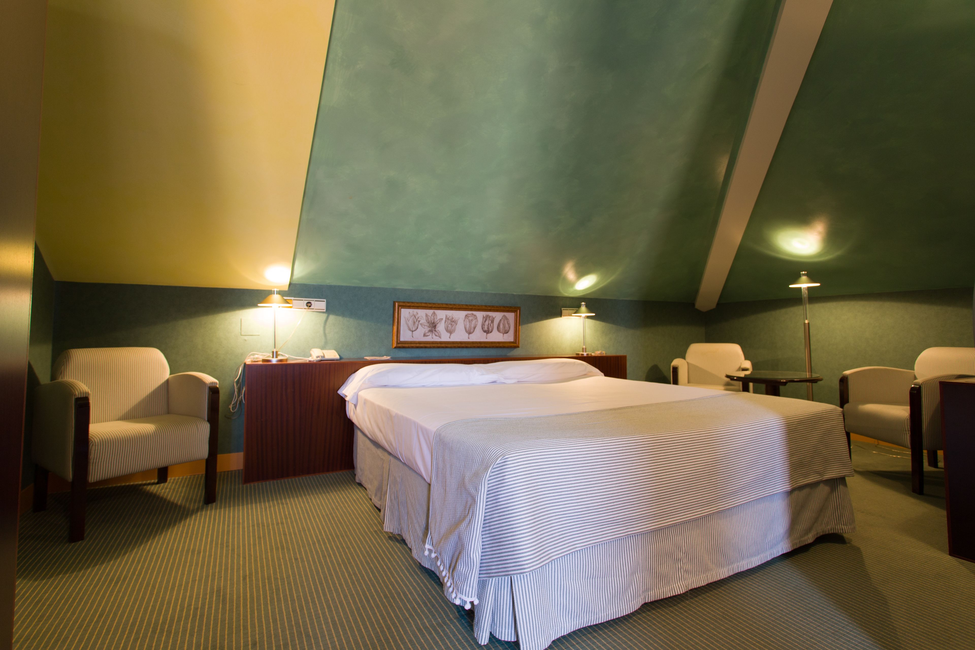 1 bedroom, in-room safe, desk, soundproofing