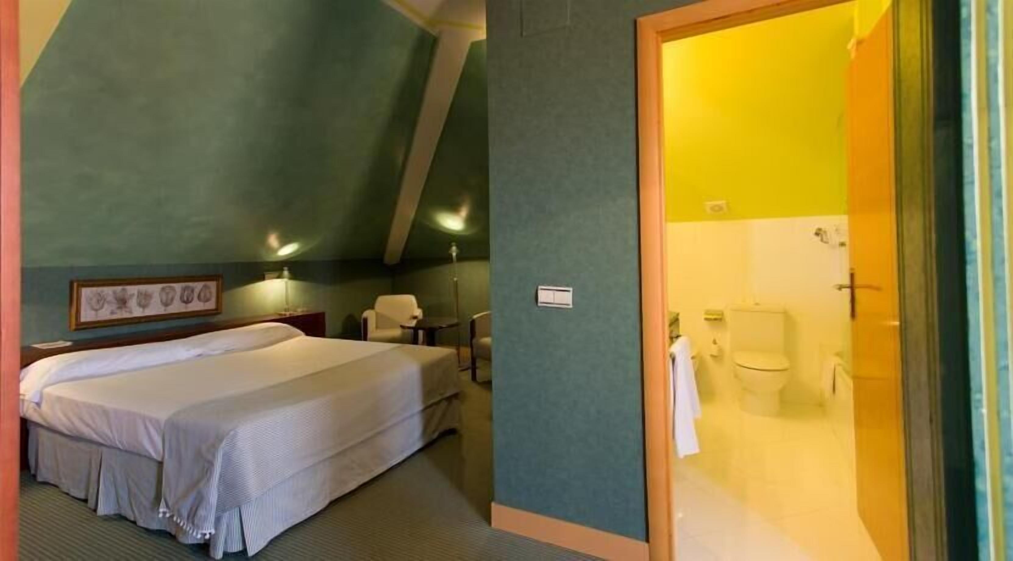 In-room safe, desk, soundproofing, free cots/infant beds