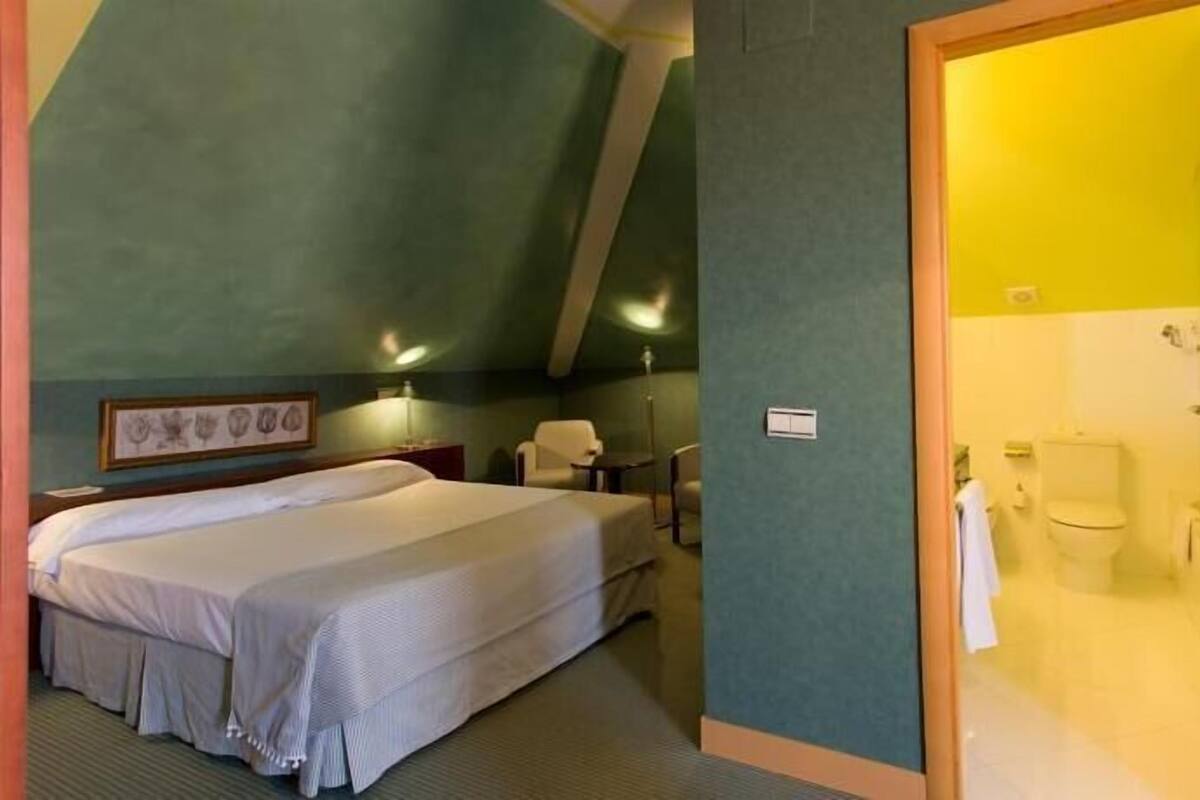 In-room safe, desk, soundproofing, free cots/infant beds