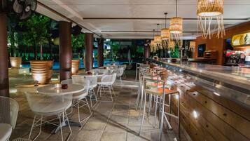 Poolside bar