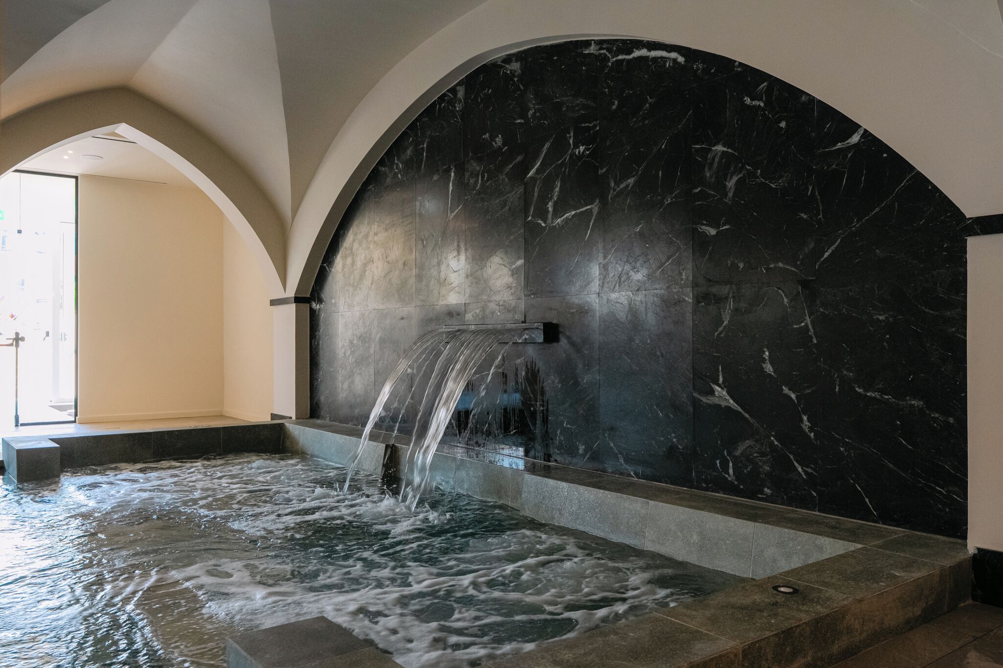 Indoor spa tub